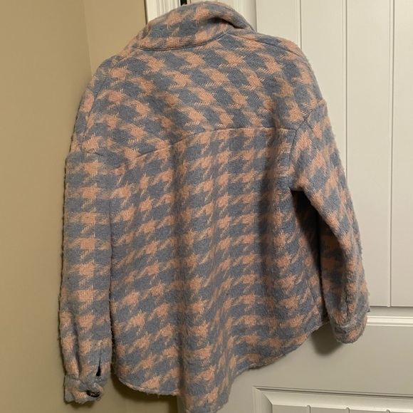 shacket - Picture 2 of 2